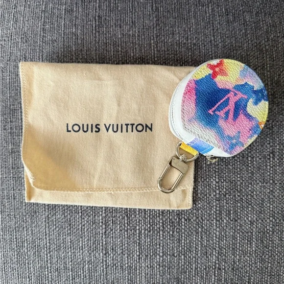 Authentic Louis Vuitton Watercolor Earphones Case - Picture 4 of 8